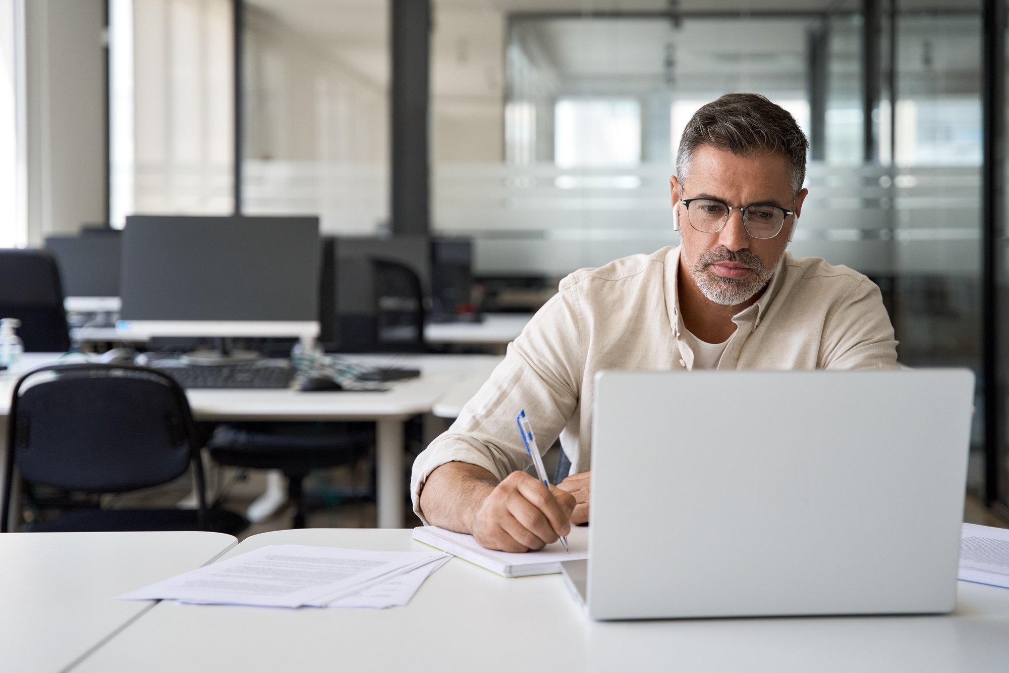 Man on laptop AdobeStock_606455594